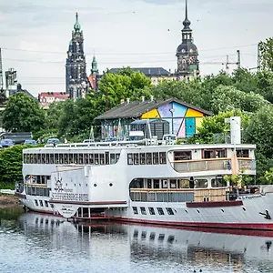 Botel Schiffsherberge Poeppelmann Dresden