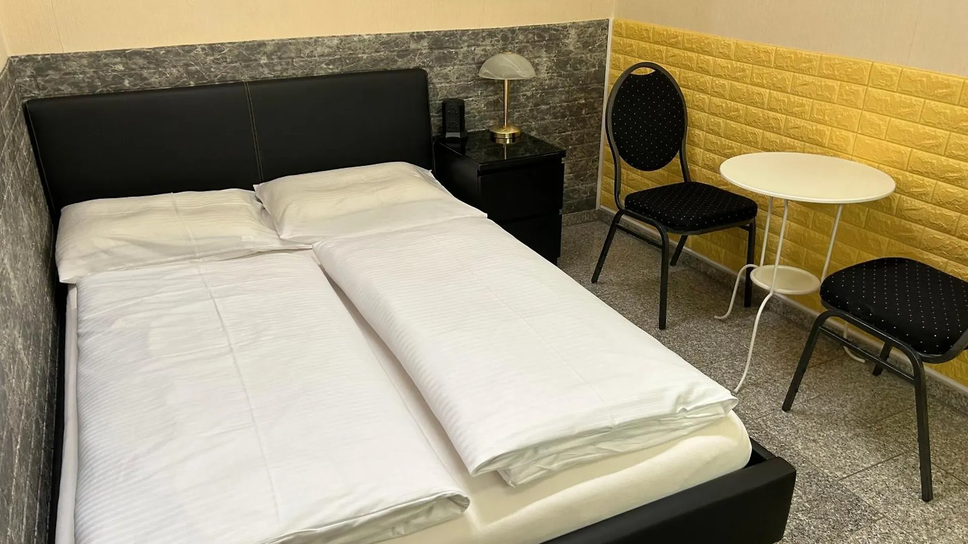 Hotel Ko Dusseldorf 2*,